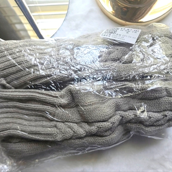 Cable knit thigh high socks - Picture 4 of 5